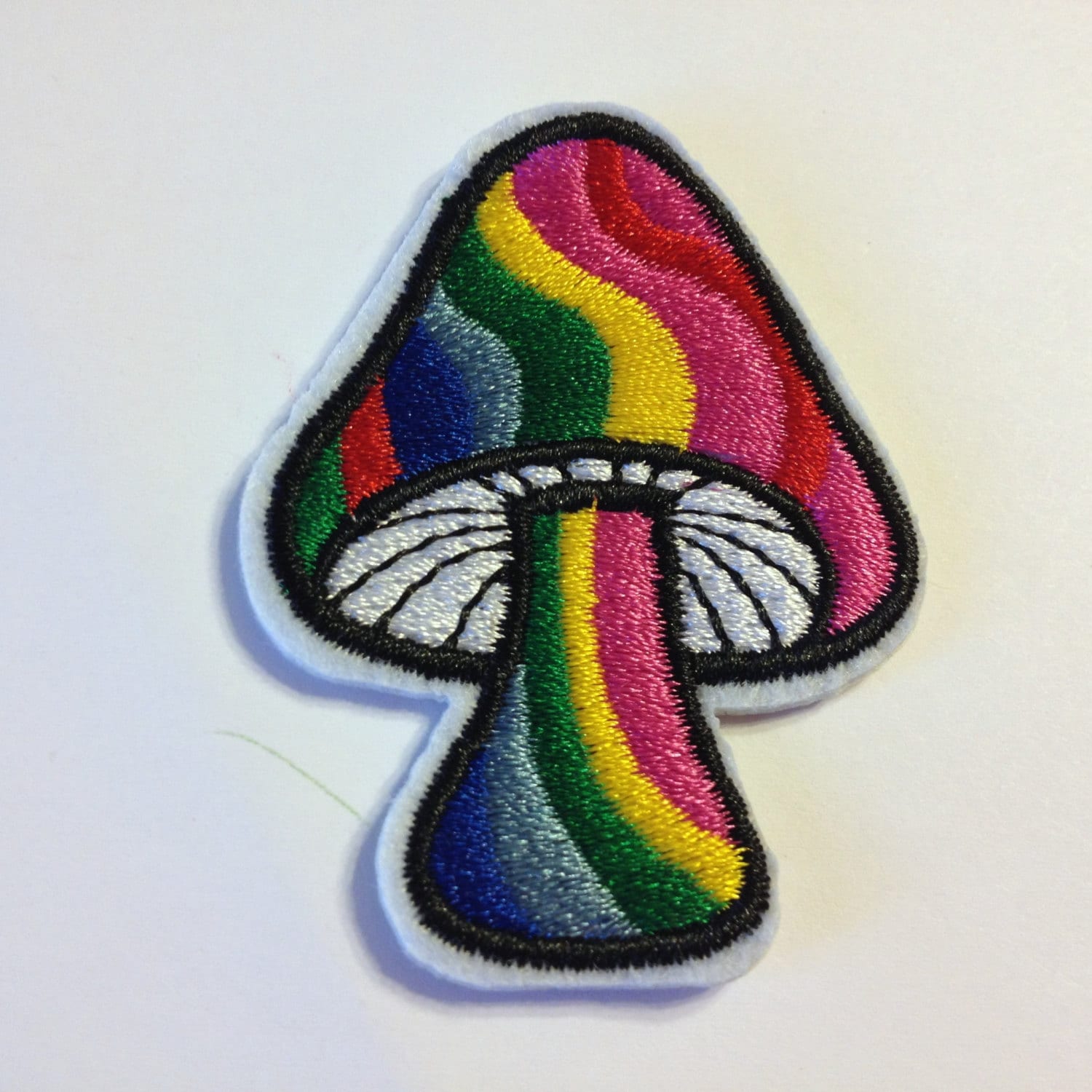 Groovy Pilz Aufnäher - Regenbogen Gesticktes Aufbügler Applikation Groovy Pilz Aufnäher - Regenbogen Gesticktes Aufbügler Applikation von Groovy61Vibes