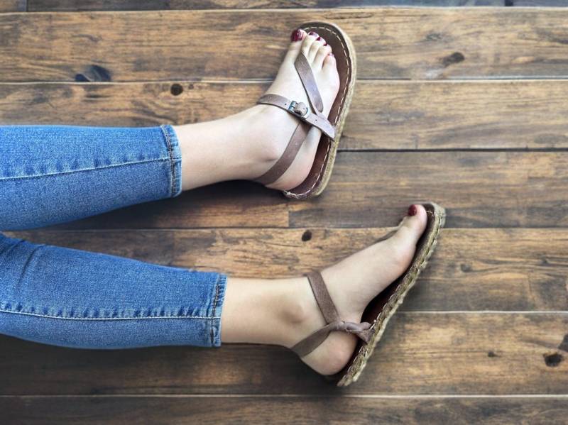 Visions Leather | Womens Grounding Sandals Sustainable Handmade Traveler Copper Rivets von Groudingschuhe