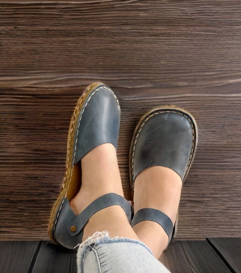 Womens Navy Blue Grounding Sandals | Handmade Leather Copper Rivets Minimalist von Groudingschuhe