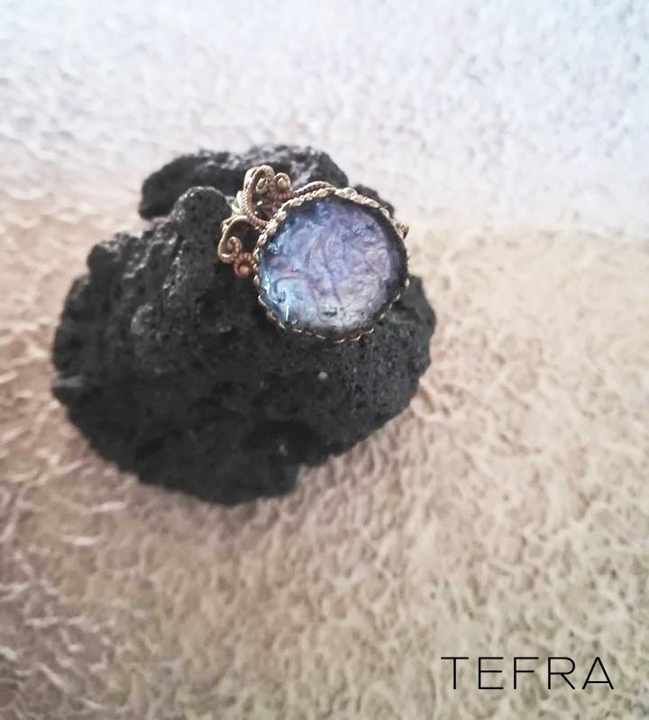 Ring Aus Echter Roher Vulkanasche Ätna, Emailliert in Blaugrau Ring Aus Echter Roher Vulkanasche Ätna, Emailliert in Blaugrau von Groviglia