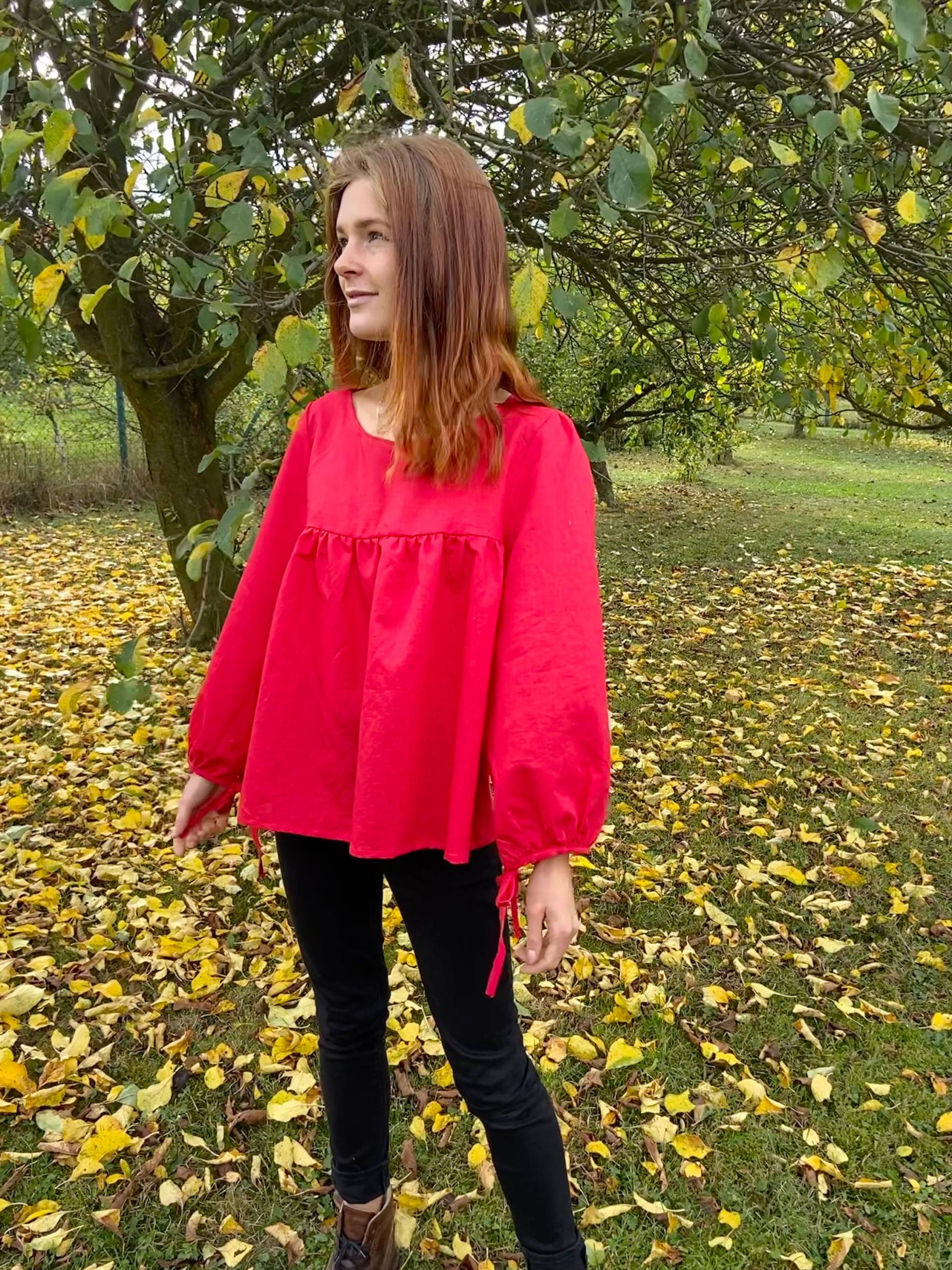 Rote Bluse Mit Rüschenärmeln Rote Bluse Mit Rüschenärmeln von GrowInFlow