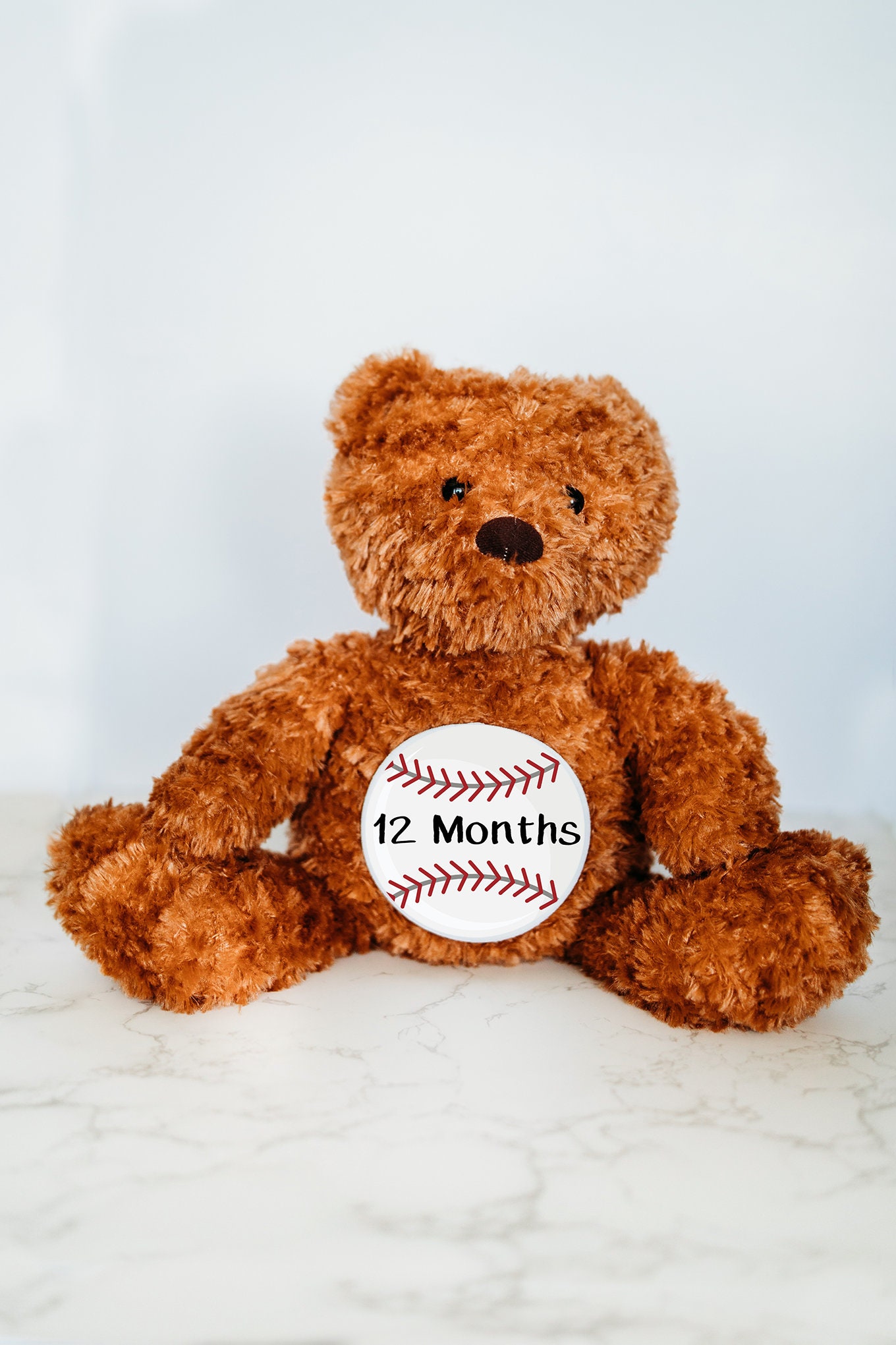 Bär Baseball Monatlicher Meilenstein Kuscheltier, Baby Meilenstein, Personalisiertes Geburtsanzeige, Babys Erstes Kuscheltier von GrowWithMeStuffy