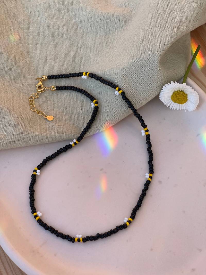 Sabine ~ Schwarze Perlen Halskette, Bienen 24K Vergoldung Sabine ~ Schwarze Perlen Halskette, Bienen 24K Vergoldung von GrowingSunshineArts