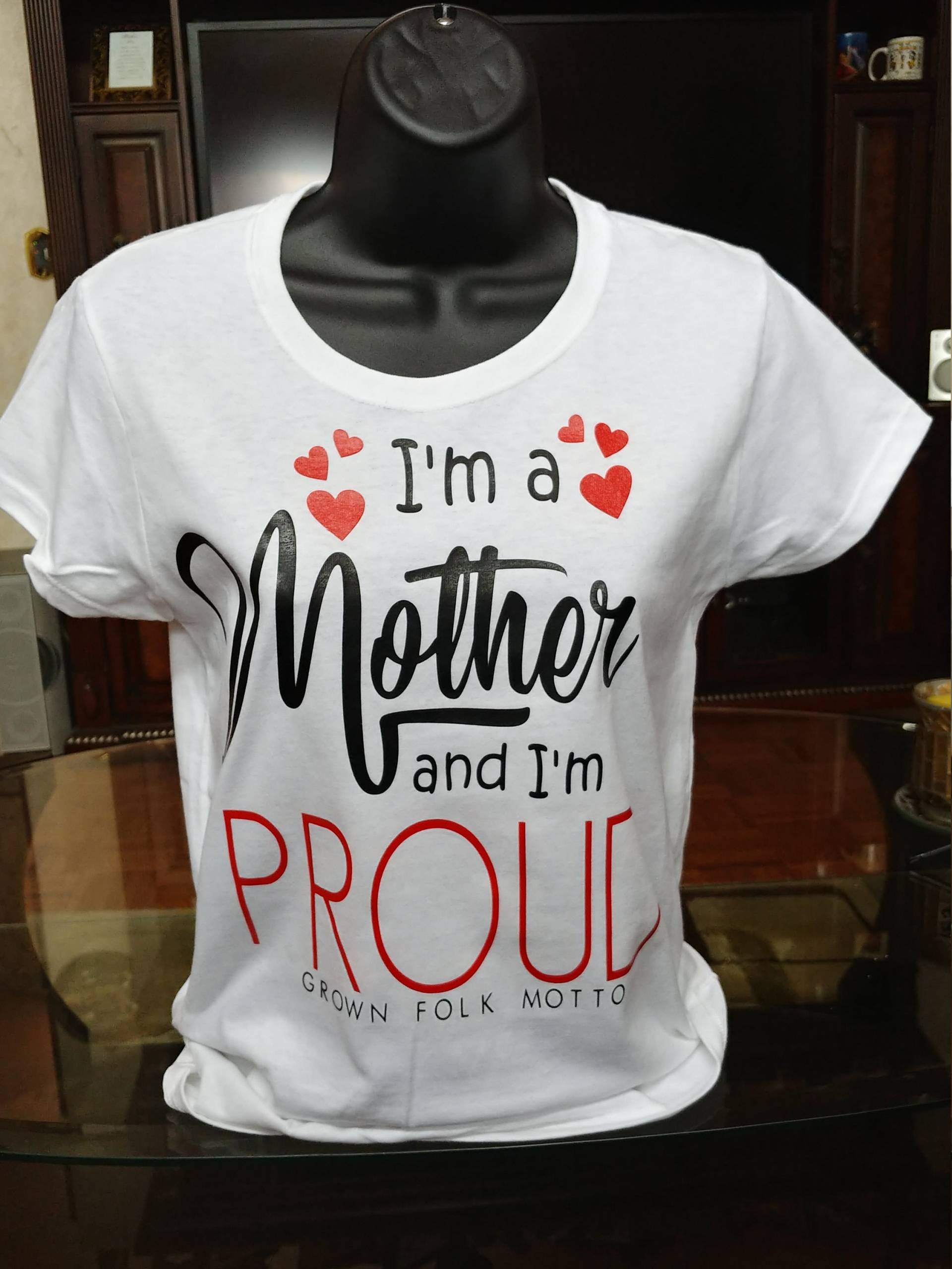 Muttertag-Mutter-stolz-T-Shirt Muttertag-Mutter-stolz-T-Shirt von GrownFolkMotto