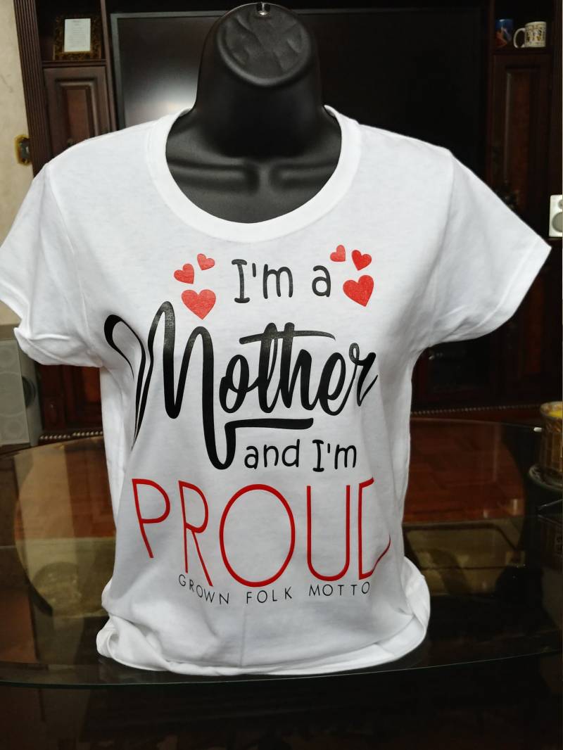 Muttertag-Mutter-stolz-T-Shirt Muttertag-Mutter-stolz-T-Shirt von GrownFolkMotto