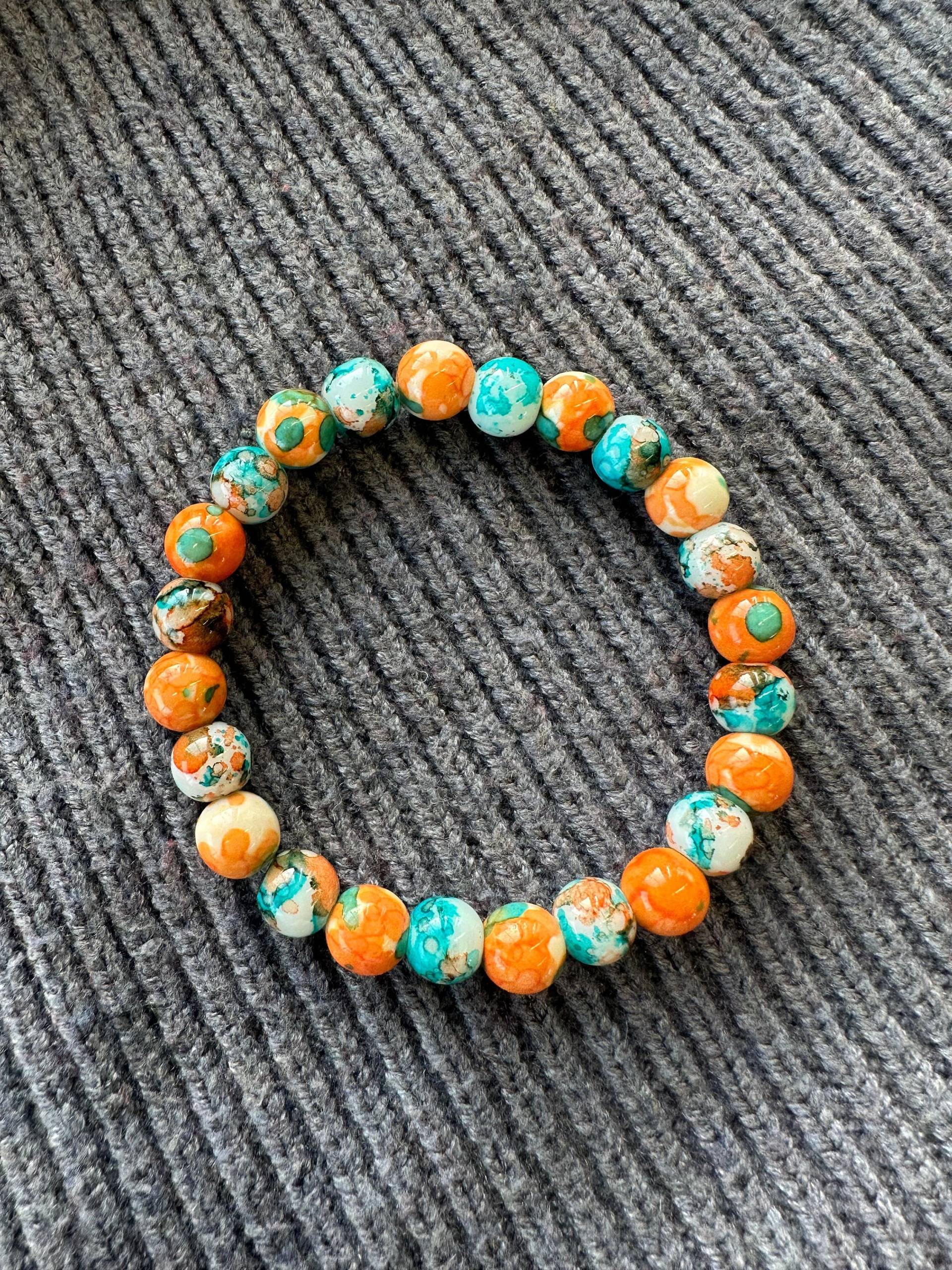 Orangenes Und Blaues Perlenarmband Orangenes Und Blaues Perlenarmband von GubbiCo