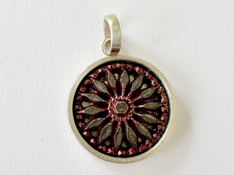 Anhänger Aus Antikem Eisenknopf Rubinkette von GudrunRothSchmuck