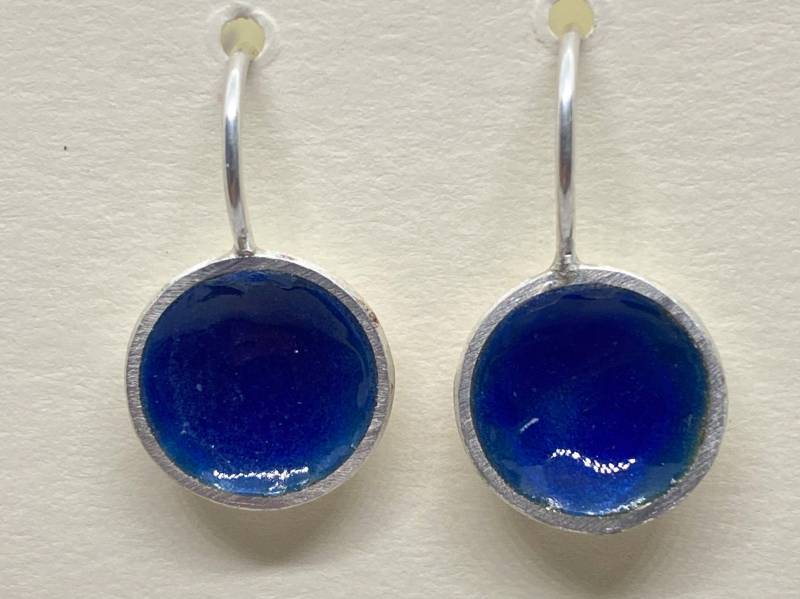 Dunkelblau Emaillierter Silberohrring Rund von GudrunRothSchmuck