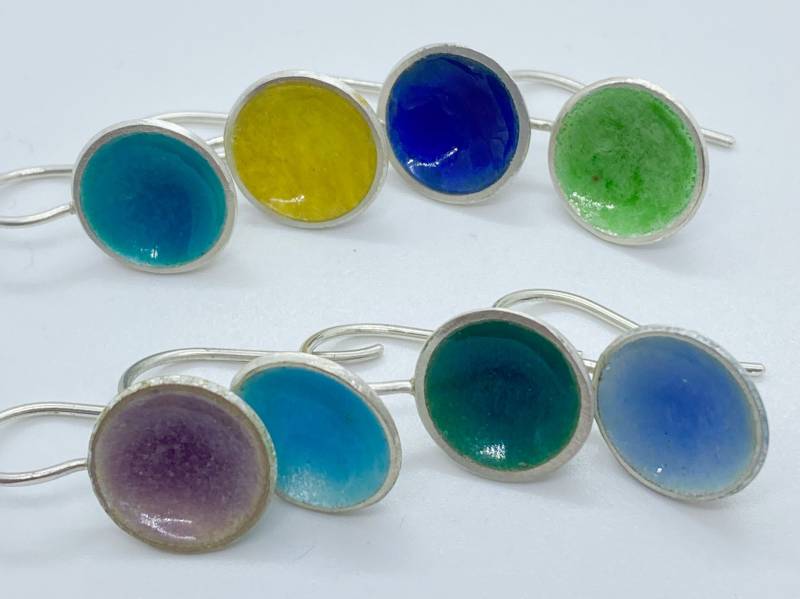 Emailllierte Silber Ohrringe Rund Farbig von GudrunRothSchmuck