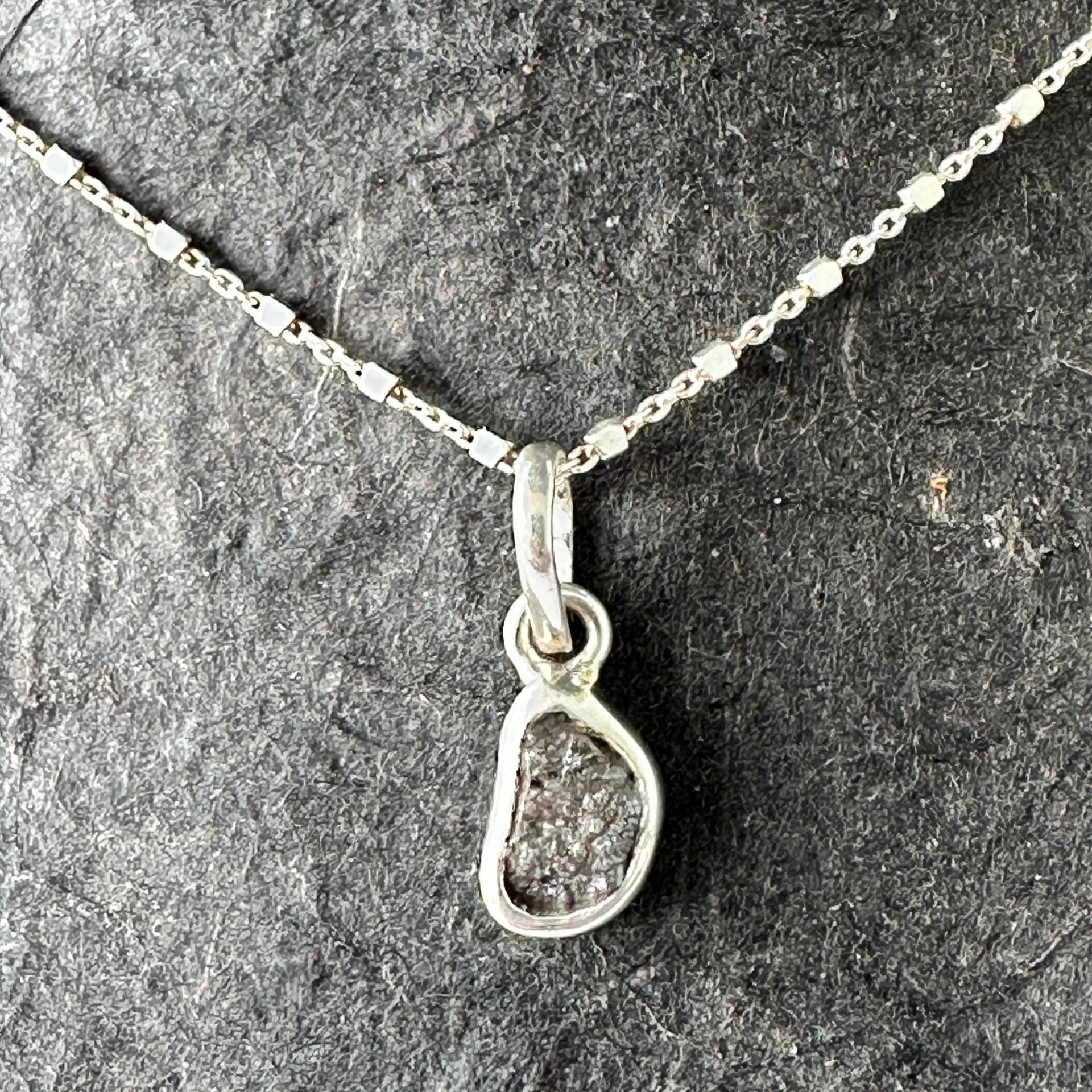 In Silber Gefasster Kleiner Rohdiamant von GudrunRothSchmuck