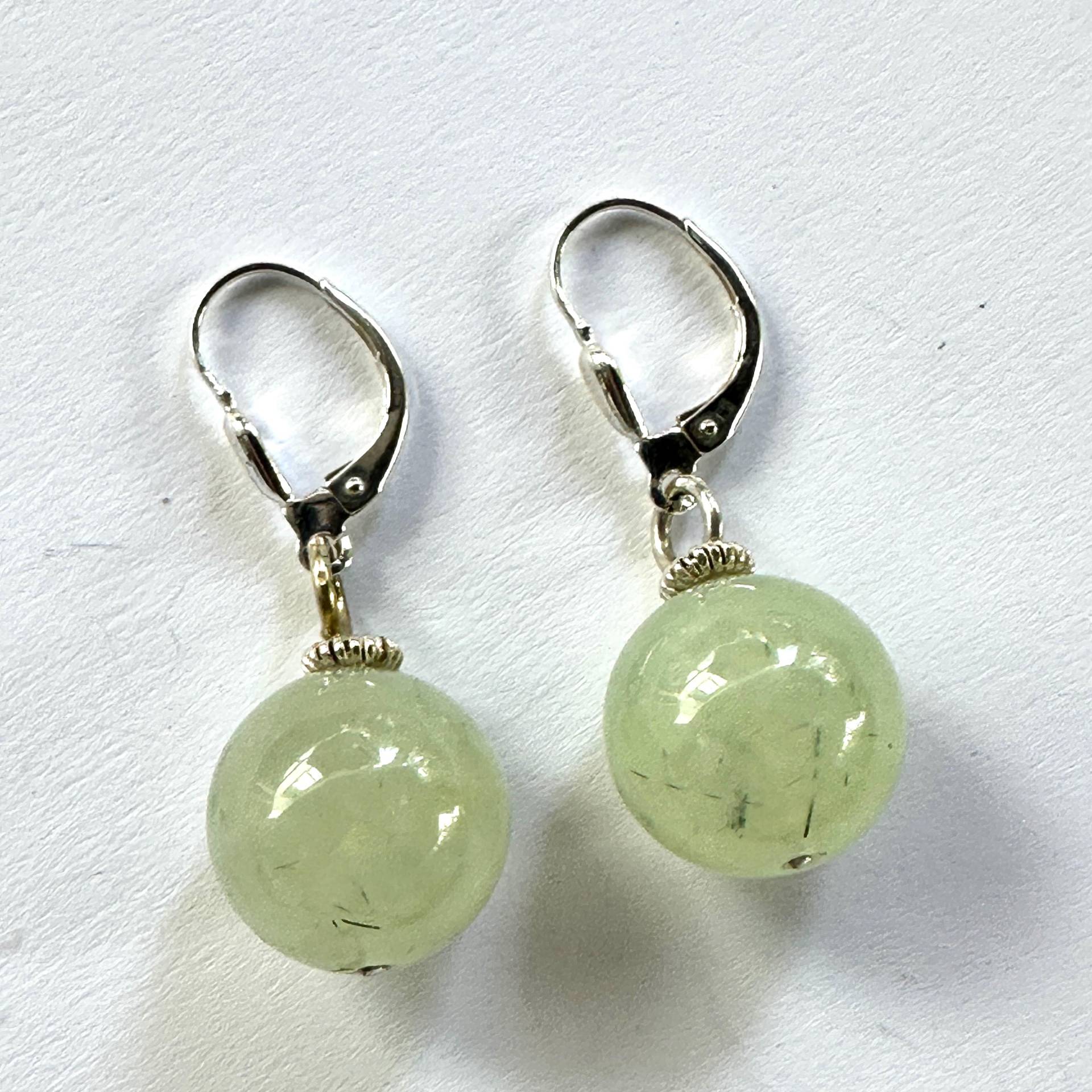 Ohrringe Prehnit Kugel Gold von GudrunRothSchmuck