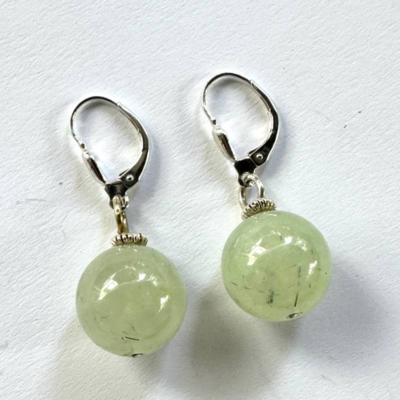 Ohrringe Prehnit Kugel Gold von GudrunRothSchmuck