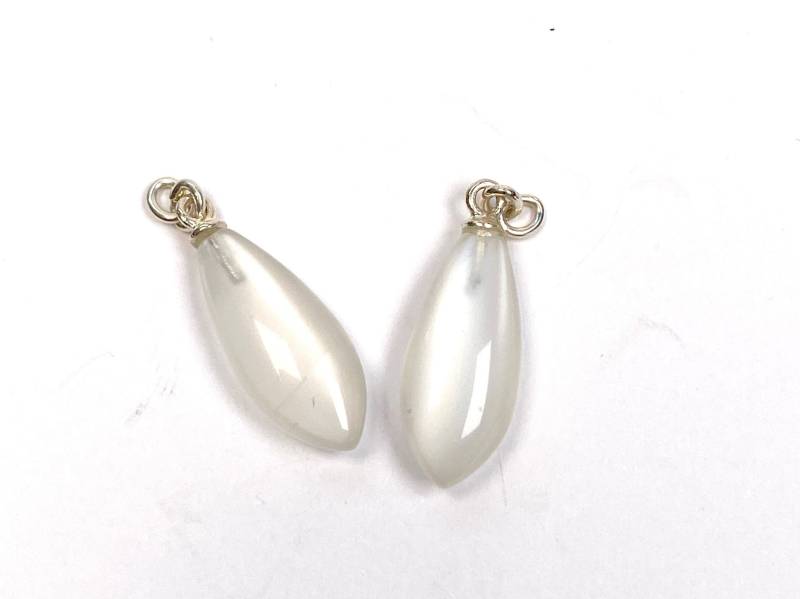 Pampel Aus Weißem Mondstein Ohrring von GudrunRothSchmuck