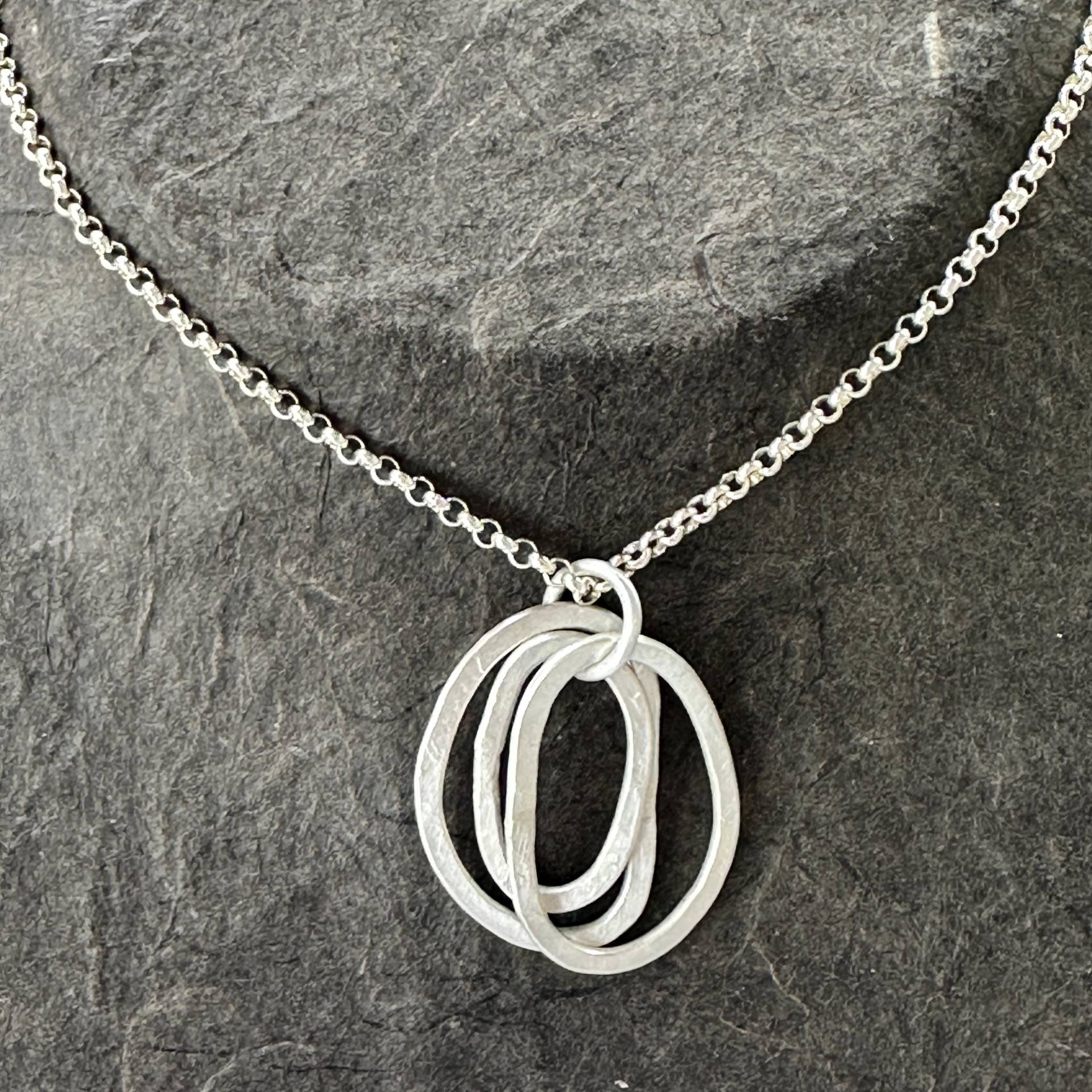 Silber Anhänger Geschmiedete Ringel von GudrunRothSchmuck