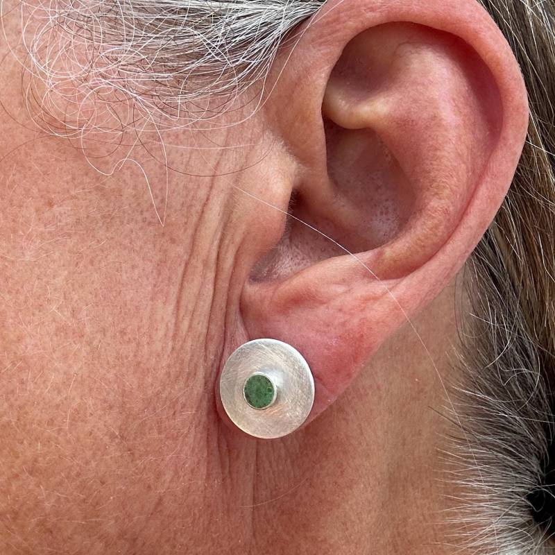 Silber Ohr Stecker Mit Emaille Punkt von GudrunRothSchmuck