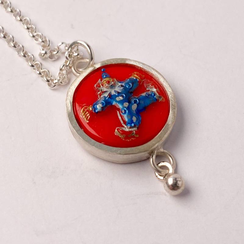 Silberanhänger Clown Roter Knopf von GudrunRothSchmuck