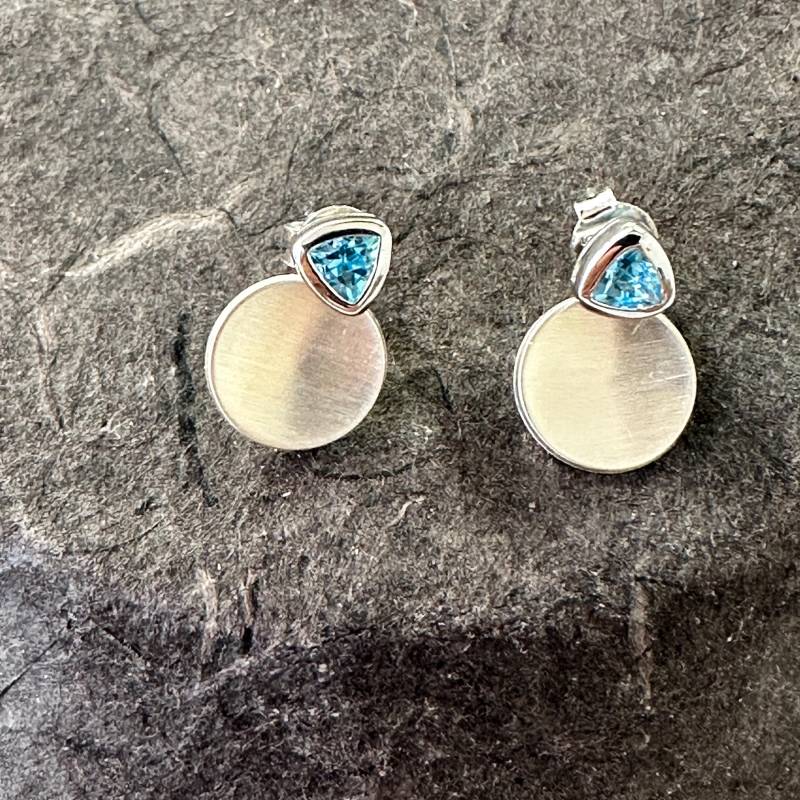 Silberohrring Mit Blautopas Dreieckig von GudrunRothSchmuck