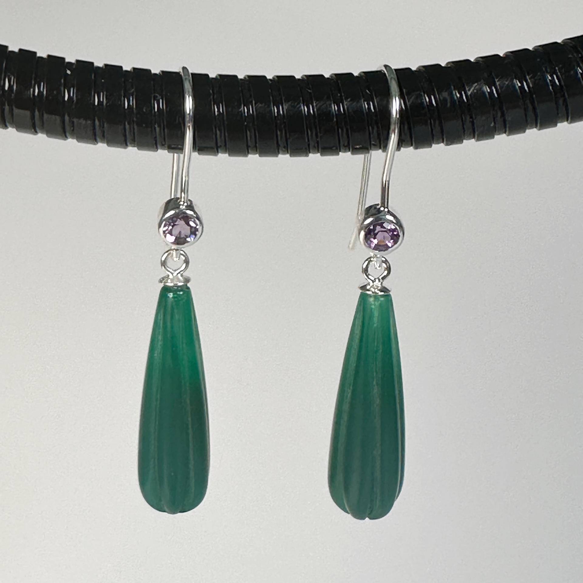 Silberohrring Mit Grünem Achat Und Amethyst von GudrunRothSchmuck