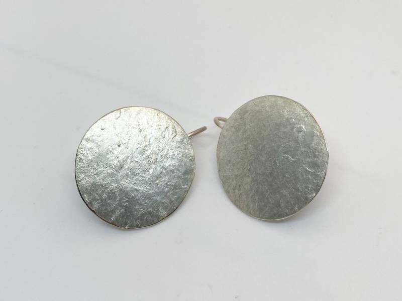 Silberohrringe Scheiben Rund Gehämmert von GudrunRothSchmuck