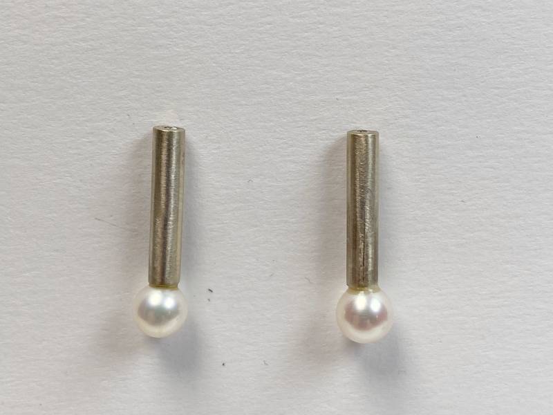 Silberohrstecker Länglich Mit Süßwasser Perle von GudrunRothSchmuck