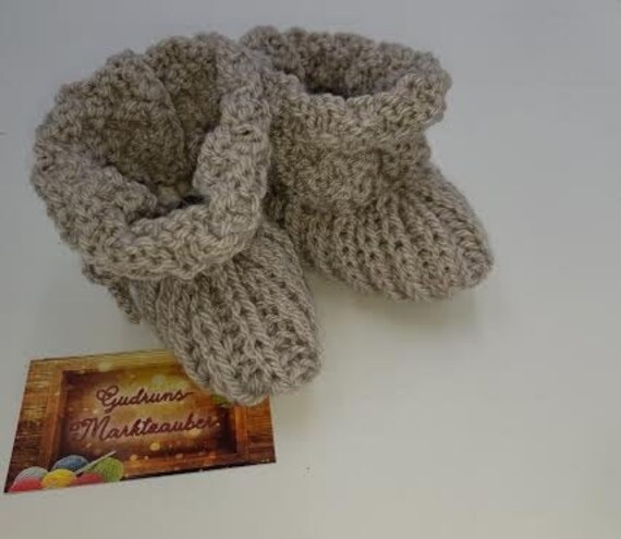 Babyschühchen, Grau, Puschen, Babyschuhe, Babysocken, Neugeborene, Geschenk, Taufe von GudrunsMarktzauber