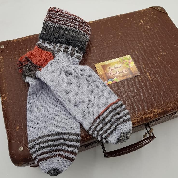 Gr. 39/40, Handgestrickt, Hellgrau, Rostrot, Anthrazit, Gemustert, Geschenk, Herren, Socken, Bequem, Vater, Opa von GudrunsMarktzauber