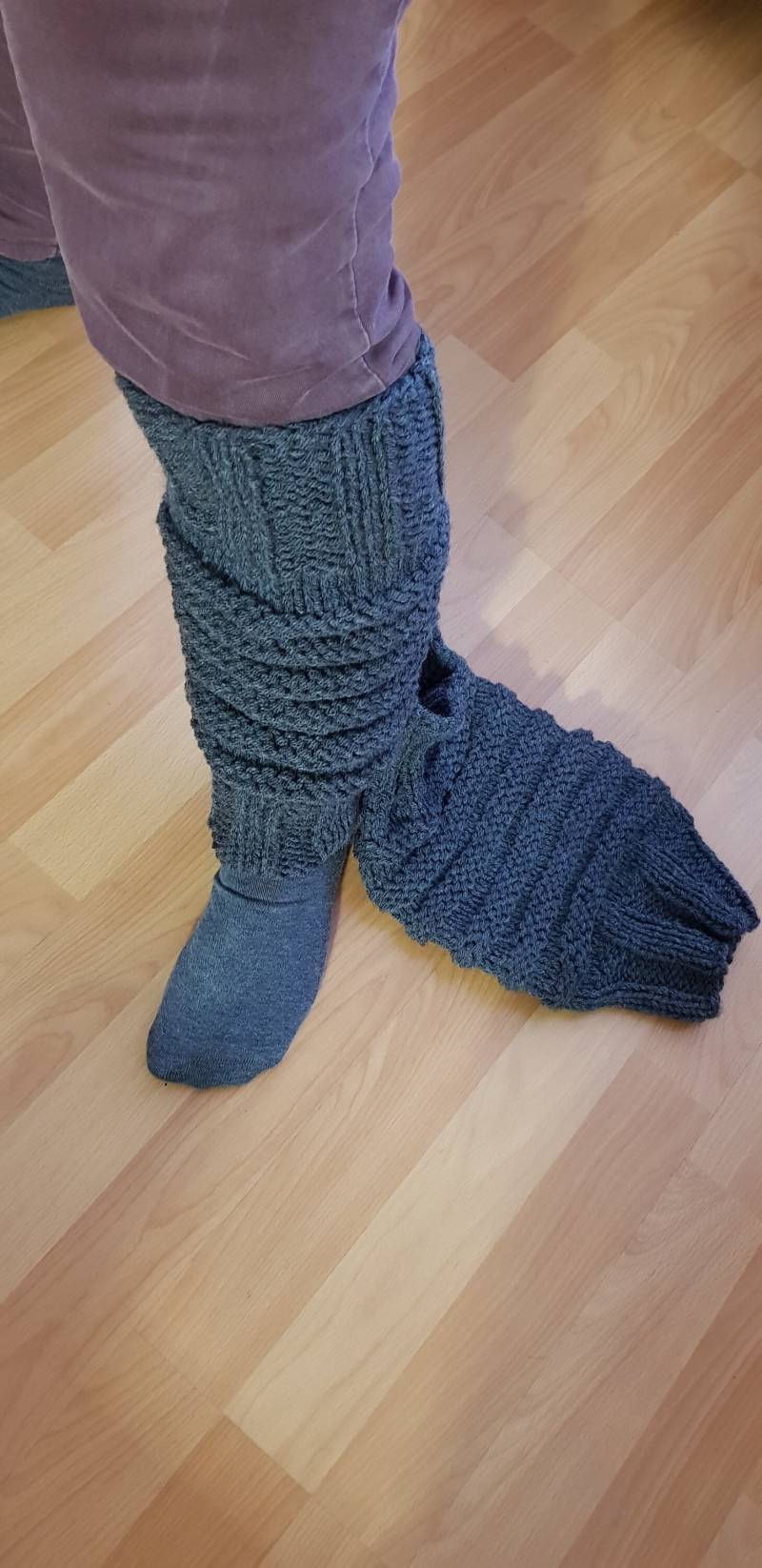 Handgestrickte Bein-stulpen, Winter-strick-stulpen, Beinwärmer, Winter-stulpen, Grobstrick-stulpen, Leg-Wärmer, Anthrazit, Grösse L-xxl von GudrunsMarktzauber