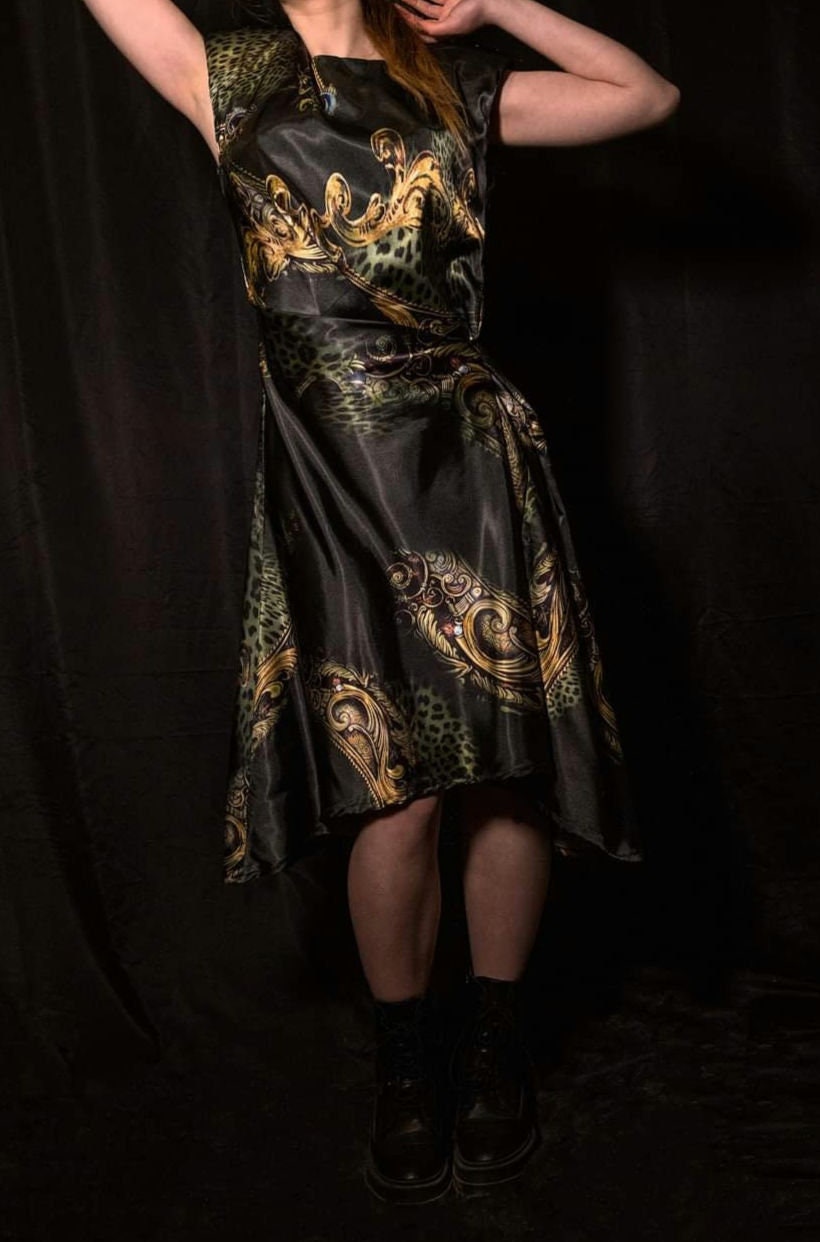 Barock Print Kleid Barock Print Kleid von Guenessatiyueksel