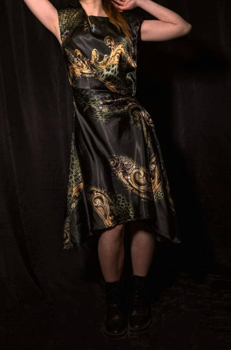 Barock Print Kleid Barock Print Kleid von Guenessatiyueksel