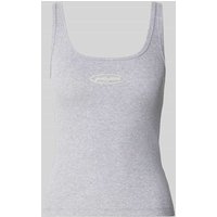 Guess Jeans Slim Fit Tanktop in Ripp-Optik mit Label-Stitching in Hellgrau Melange, Größe M von Guess Jeans