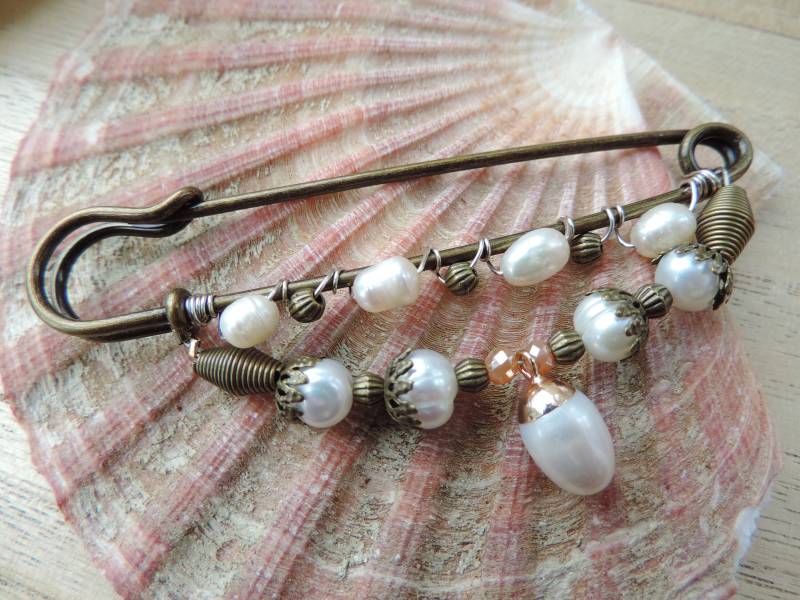 Brosche Kiltnadel Schalnadel Tuchnadel Süßwasserperlen Groß von Guggarella