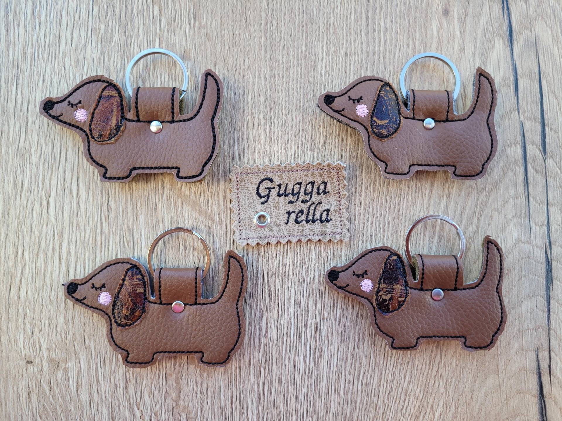 Schlüsselanhänger Dackel Gestickt von Guggarella