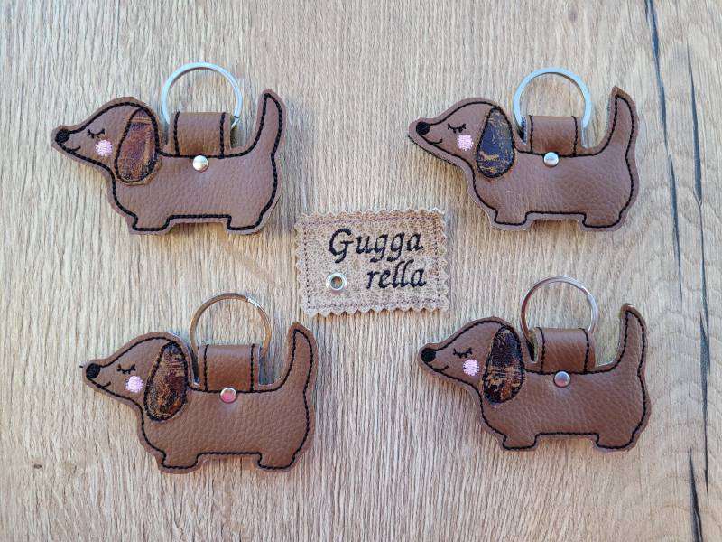 Schlüsselanhänger Dackel Gestickt von Guggarella