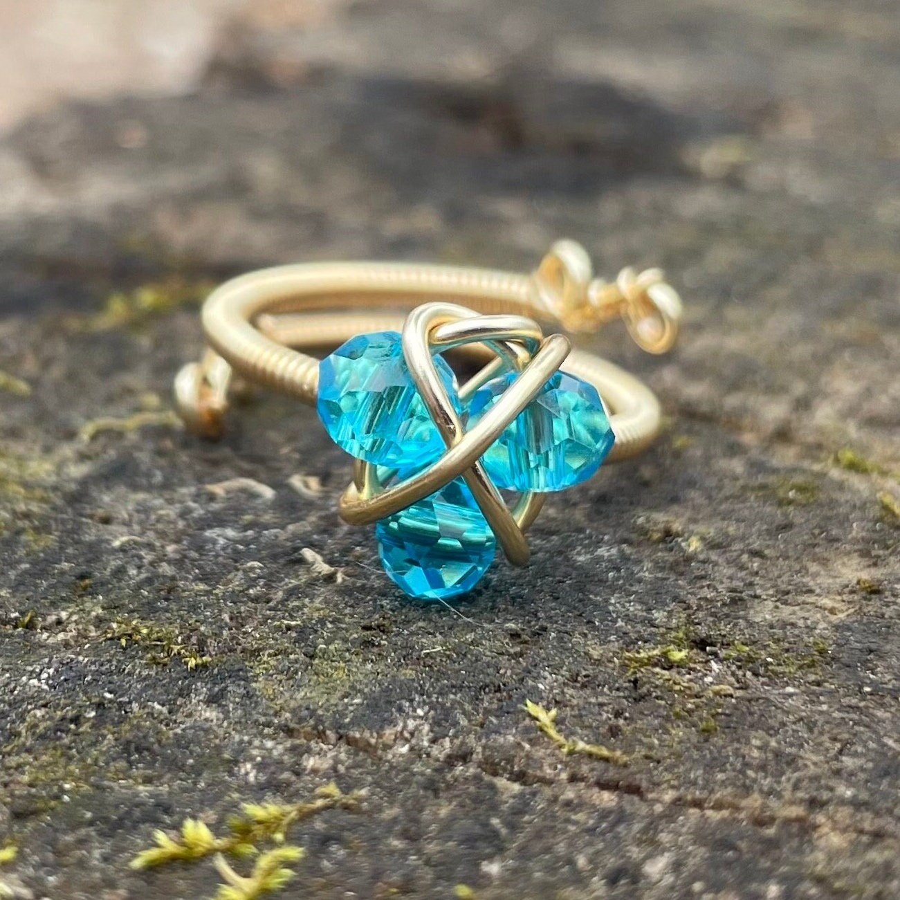Zauberhafter Zora Sapphire Drehring Zauberhafter Zora Sapphire Drehring von GuiltyGeeks