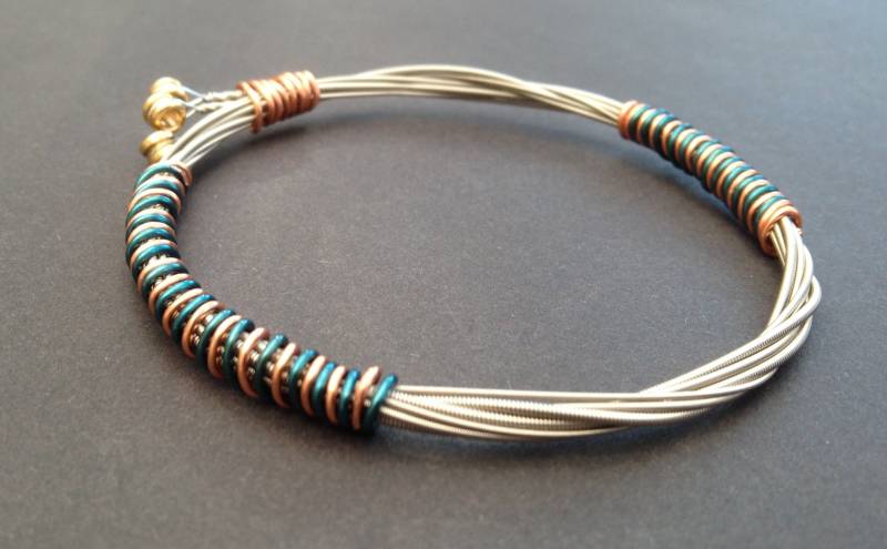 E-Gitarren Saiten Armband Aus Recyceltem Schmuckdraht. Unisex Einzigartiges Gitarrist Geschenk E-Gitarren Saiten Armband Aus Recyceltem Schmuckdraht. Unisex Einzigartiges Gitarrist Geschenk von GuitarJangles