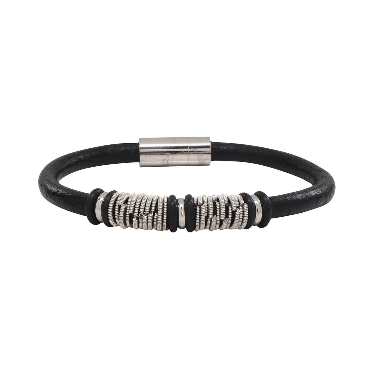 Aufgezogenes Staccato Leder Und Gitarrensaiten Armband Aufgezogenes Staccato Leder Und Gitarrensaiten Armband von GuitarStringJewelry