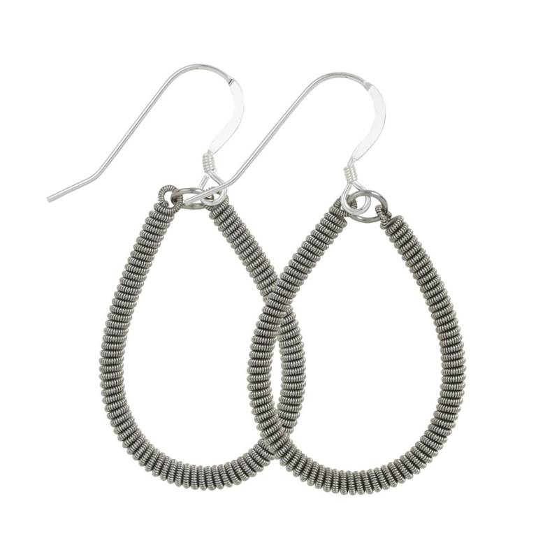 Gewickelte Teardrop Gitarre String Ohrringe Gewickelte Teardrop Gitarre String Ohrringe von GuitarStringJewelry