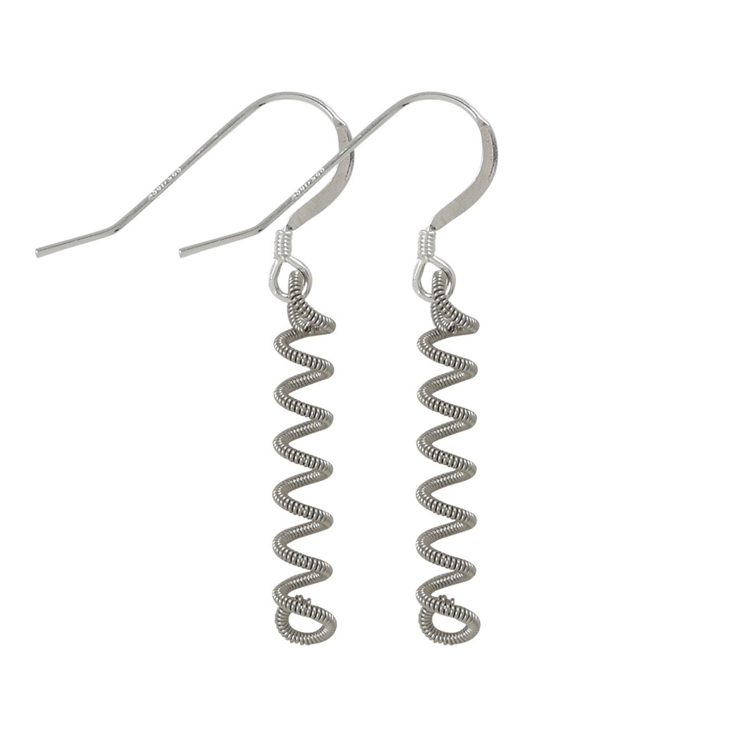 Ohrringe Mit Abgewickelter E-Gitarren Saite Ohrringe Mit Abgewickelter E-Gitarren Saite von GuitarStringJewelry
