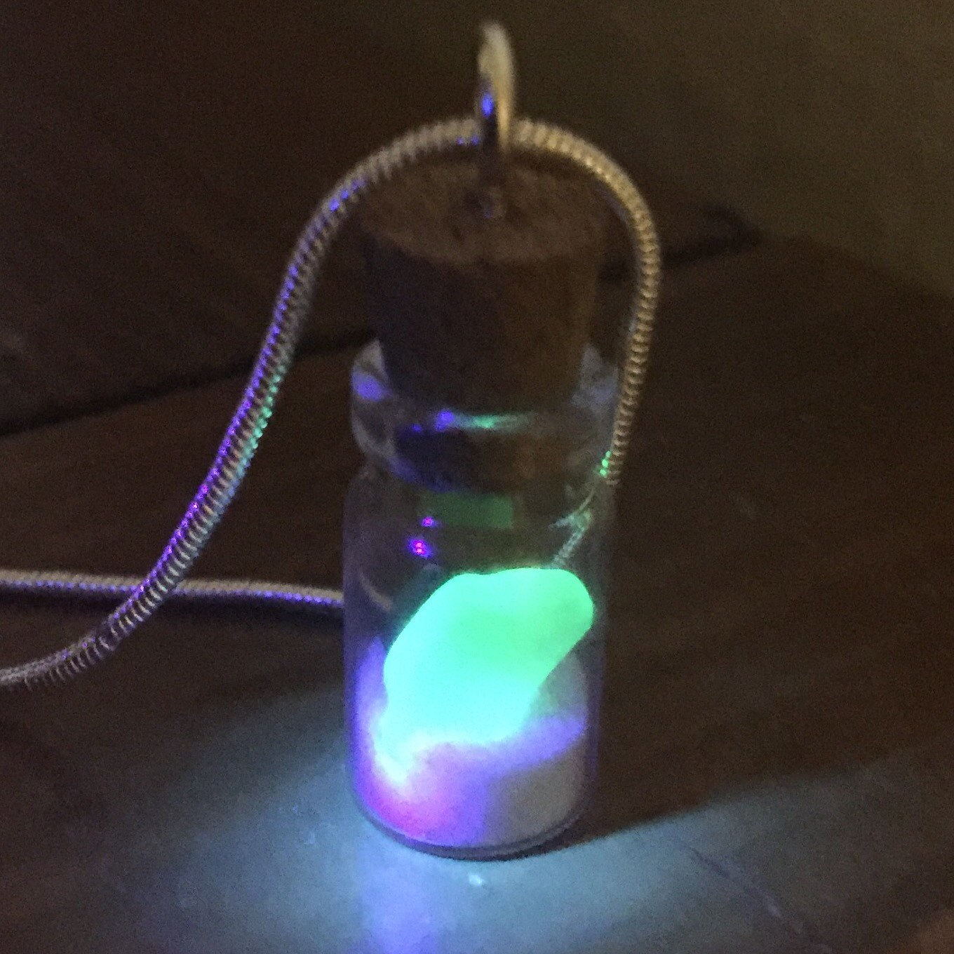 Uv Sea Glass Halskette Echte Strandsandphiole, Sterling Silber Kette von GulfCoastTreasure