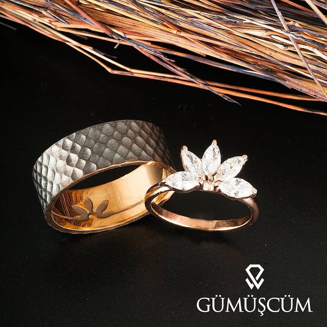 Lotus Blume Silber Eheringe Set - Seine Und Sie Paare Ringe Zirkonia Stein Inset Für Ringpaar von Gumuscum