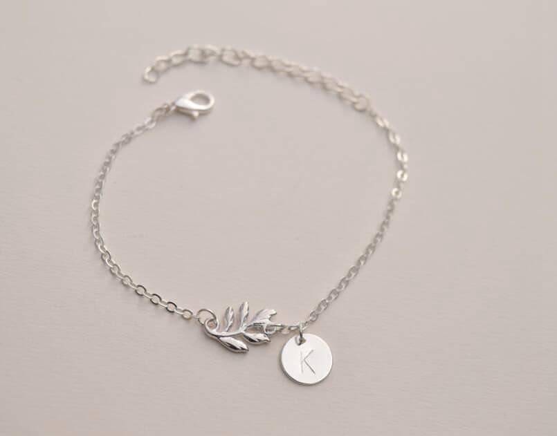 Personalisiertes Anfangsblatt Armband Buchstabenarmband Zierliches Zartes Silber Monogramm Brautjungfer Personalisiertes Anfangsblatt Armband Buchstabenarmband Zierliches Zartes Silber Monogramm Brautjungfer von Gunegg