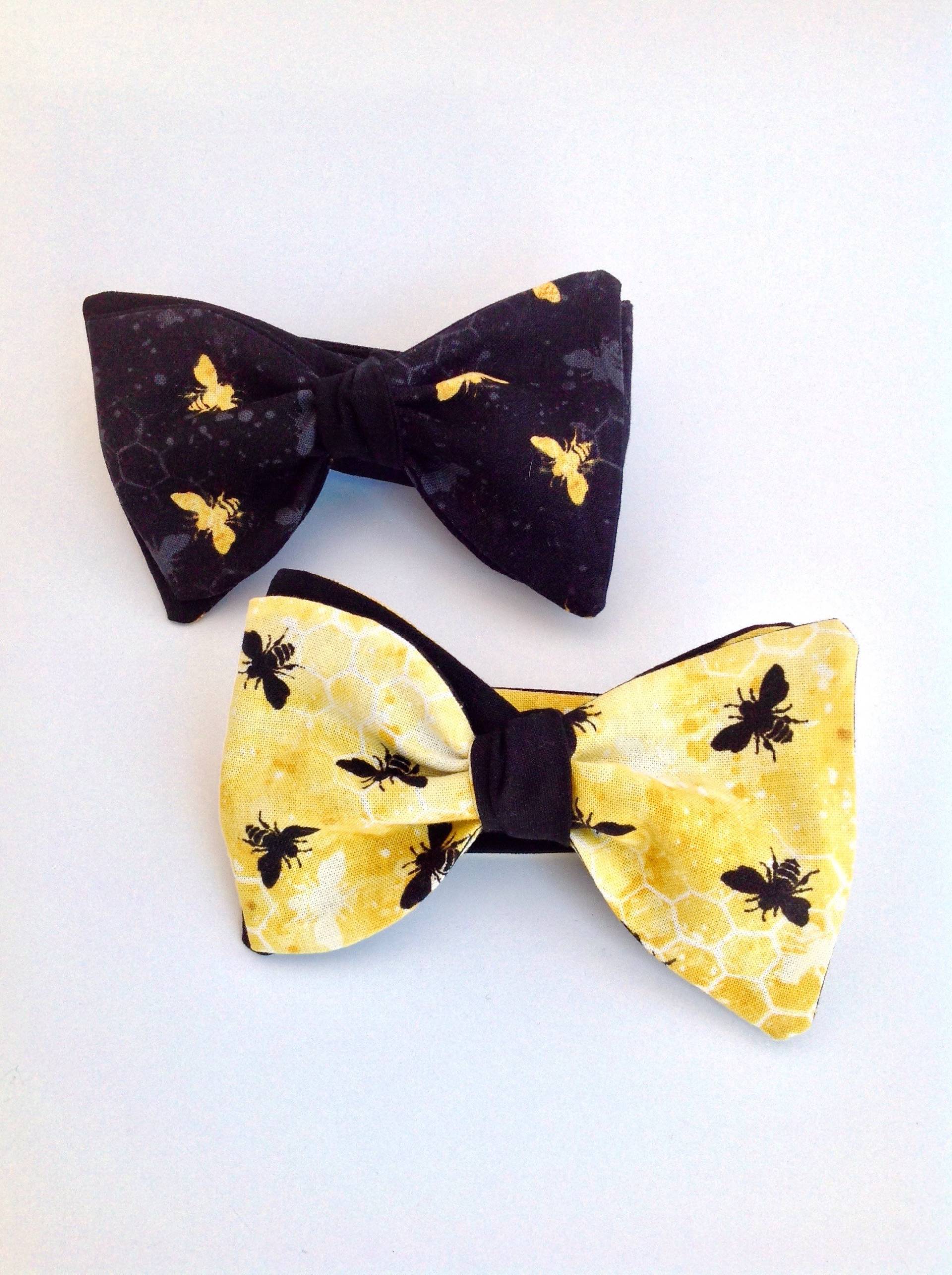 Bienenfliege Schwarz & Gelb Mit Bienenwabe, Zum Selberbinden, Freestyle Bienenfliege Schwarz & Gelb Mit Bienenwabe, Zum Selberbinden, Freestyle von GunsandAprons