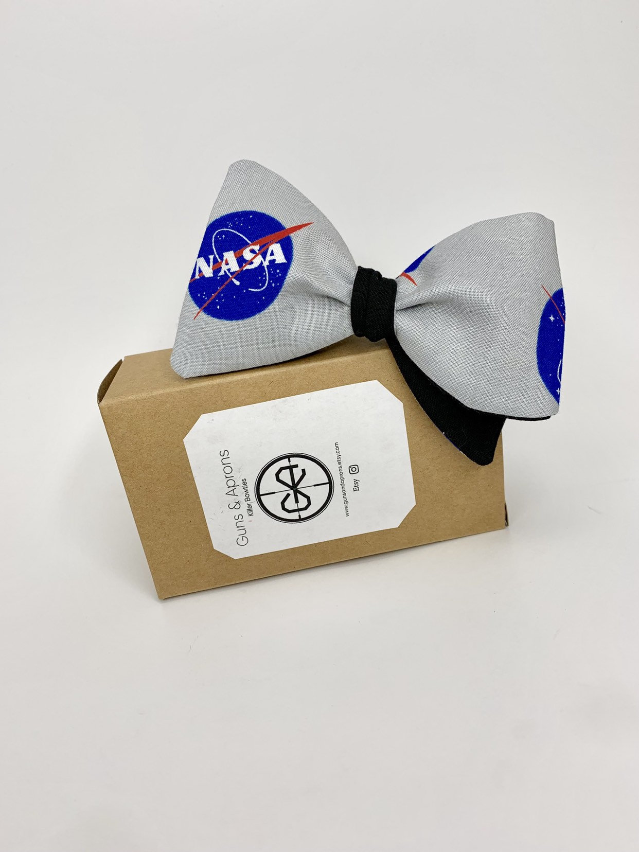 Handgemachte Nasa Fliege Wende-Galaxie Space Baumwollfliege Handgemachte Nasa Fliege Wende-Galaxie Space Baumwollfliege von GunsandAprons