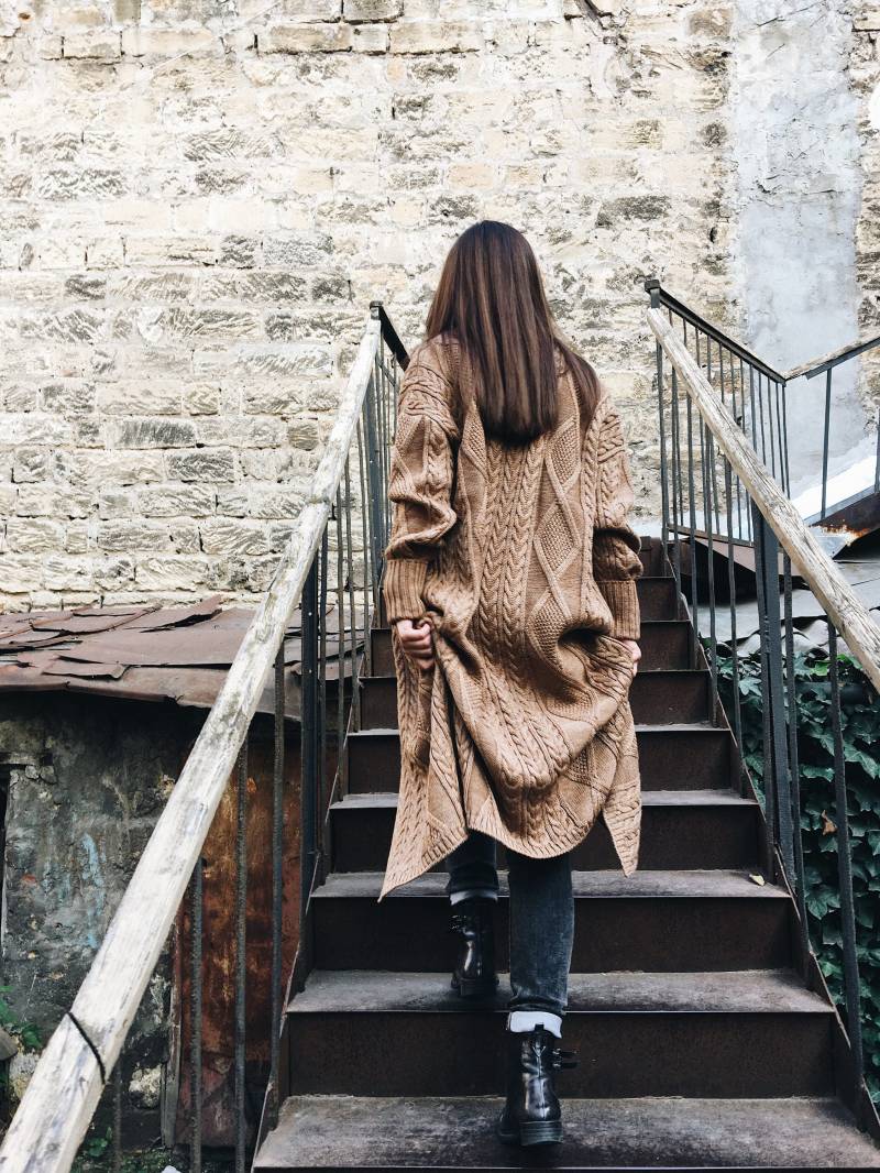 Beige Übergroße Strickjacke, Gehäkelte Kimono-Strickjacke, Braune Grobstrick Strickjacke von GurenkovaKnitwear