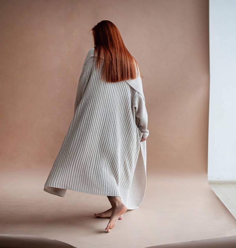 Beige Strickjacke Wolle Gehäkelt Mantel Oversized Maxi Chunky Pullover Basic Kleidung Strickmode Langmantel Bio Minimal Damen von GurenkovaKnitwear