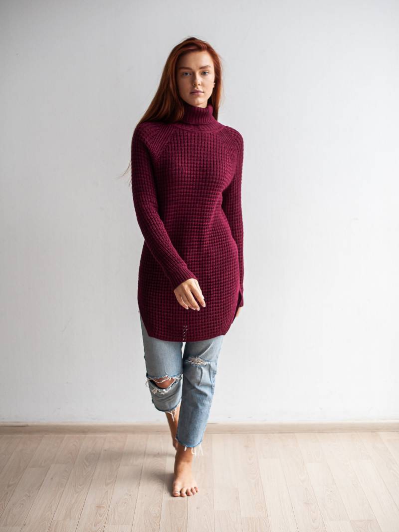 Dunkel Rote Pullover, Pastell Häkeln Stricken Slouchy Kastanienbraun Turtleneck Frauen Langen Übergroße Damen Pullover von GurenkovaKnitwear