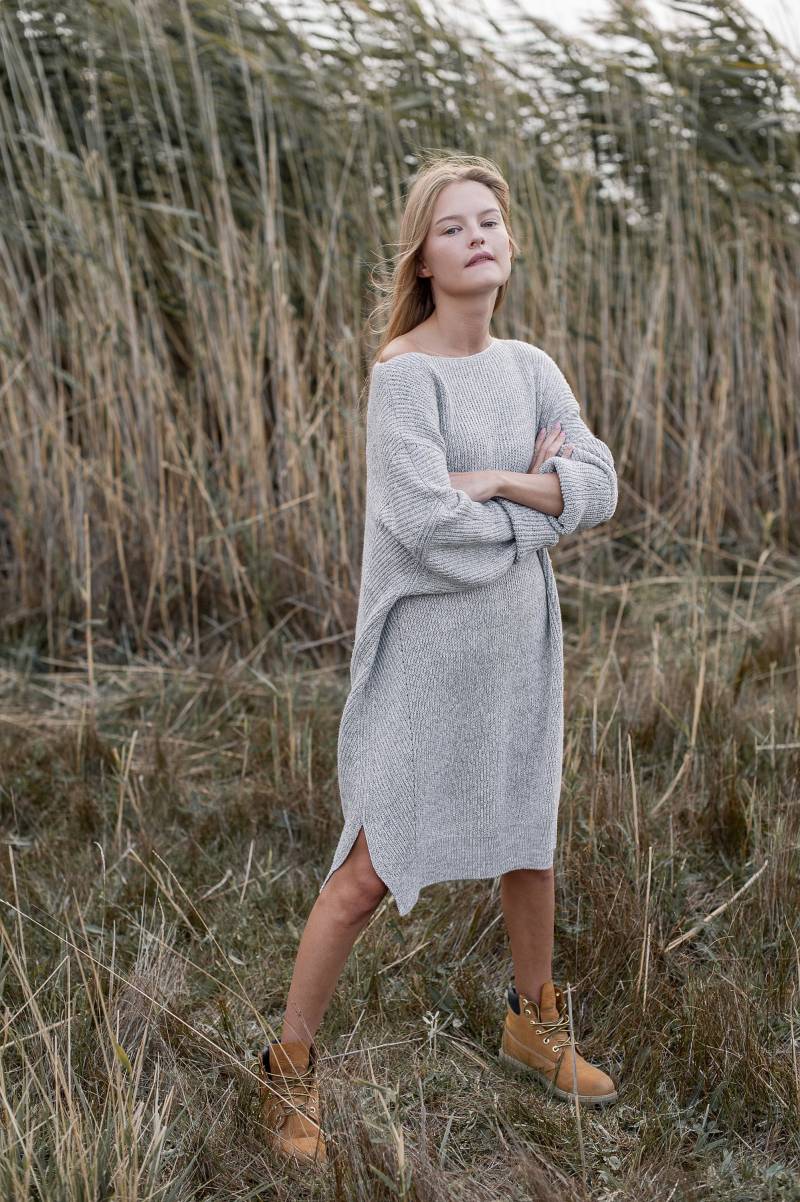 Graue Boot Hals Kleid Für Frauen, Grau Knielänge, Kleidung Stricken Wolle Kleid, Winter Frühling Mode, Oversize Langen Pullover von GurenkovaKnitwear