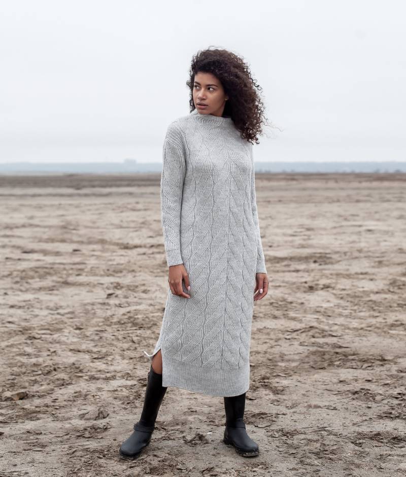 Graues Rollkragenkleid Für Frauen, Grau Gestricktes Knöchellanges Kleid, Bekleidungsstrick Kabelstrick, Langer Pulloverkleid, Winterkleid von GurenkovaKnitwear