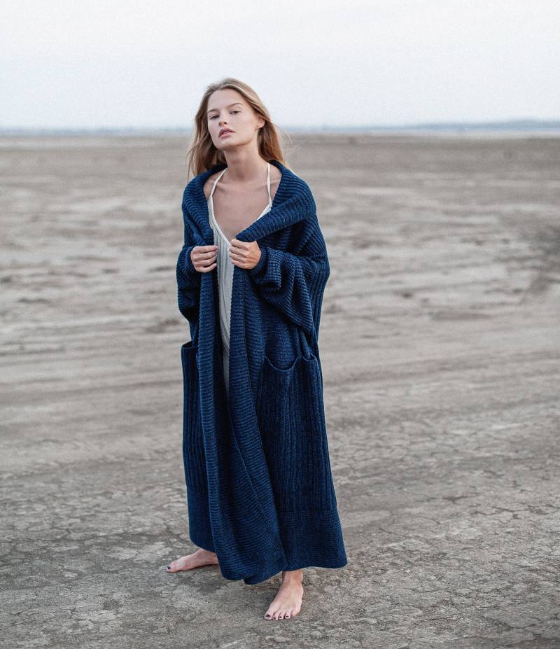 Marine Strickjacke, Dunkelblauer Mantel, Oversized Cardigan, Chunky Pullover, Basic Kleidung, Strickmode, Langer Minimal Damen Kleidung von GurenkovaKnitwear