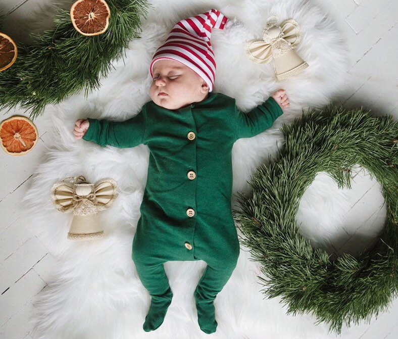 Baby Weihnachten Unisex Outfit, Geschenk, Fußschuhe Und Strampler Mit Knöpfen, Weihnachtsmütze, Baumwolle Kleidung von GurumamaStore